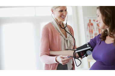 FR6ACG pregnant woman having medical examination